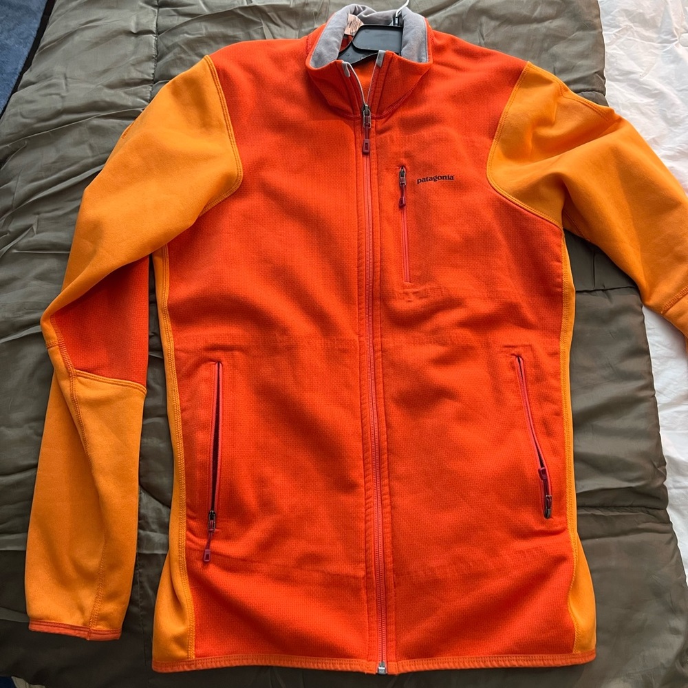 Patagonia R Series jacket, in excellent condition. Mens Large